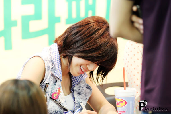 T-ara Eunjung fan signing event