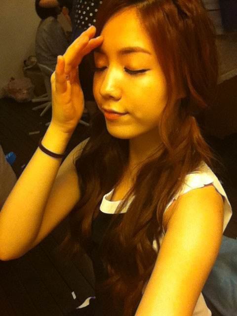 T-ara HwaYoung forehead selca