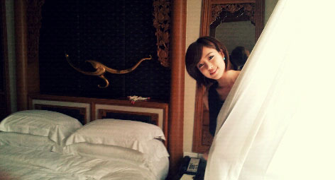 T-ara Eunjung dressed up in Thailand hotel room