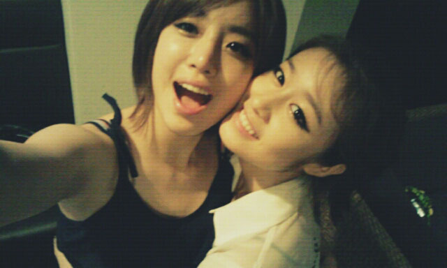 T-ara Eunjung and Jiyeon selca