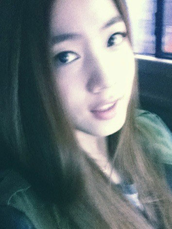 T-ara Hwayoung straight hair selca