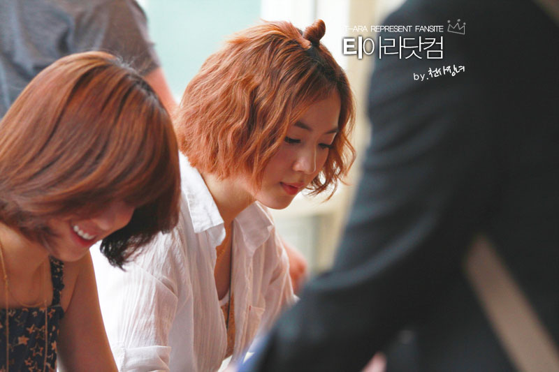 T-ara Hwayoung Gibalhan Chicken fan signing