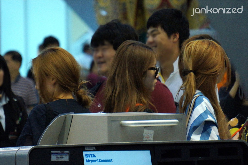 T-ara members Thailand airport