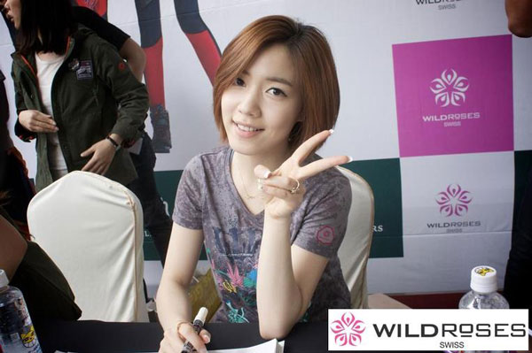 T-ara Hwayoung Wild Roses fan signing event