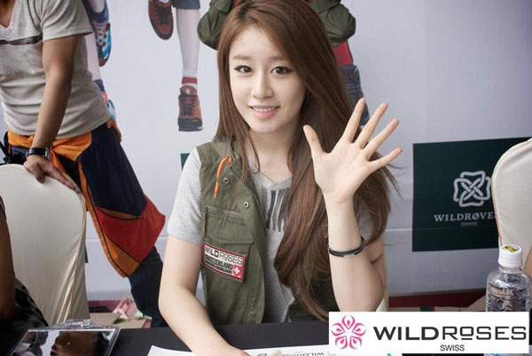 T-ara Jiyeon Wild Roses fan signing event