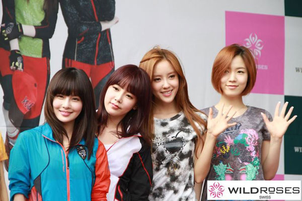 T-ara members Wild Roses fan signing event